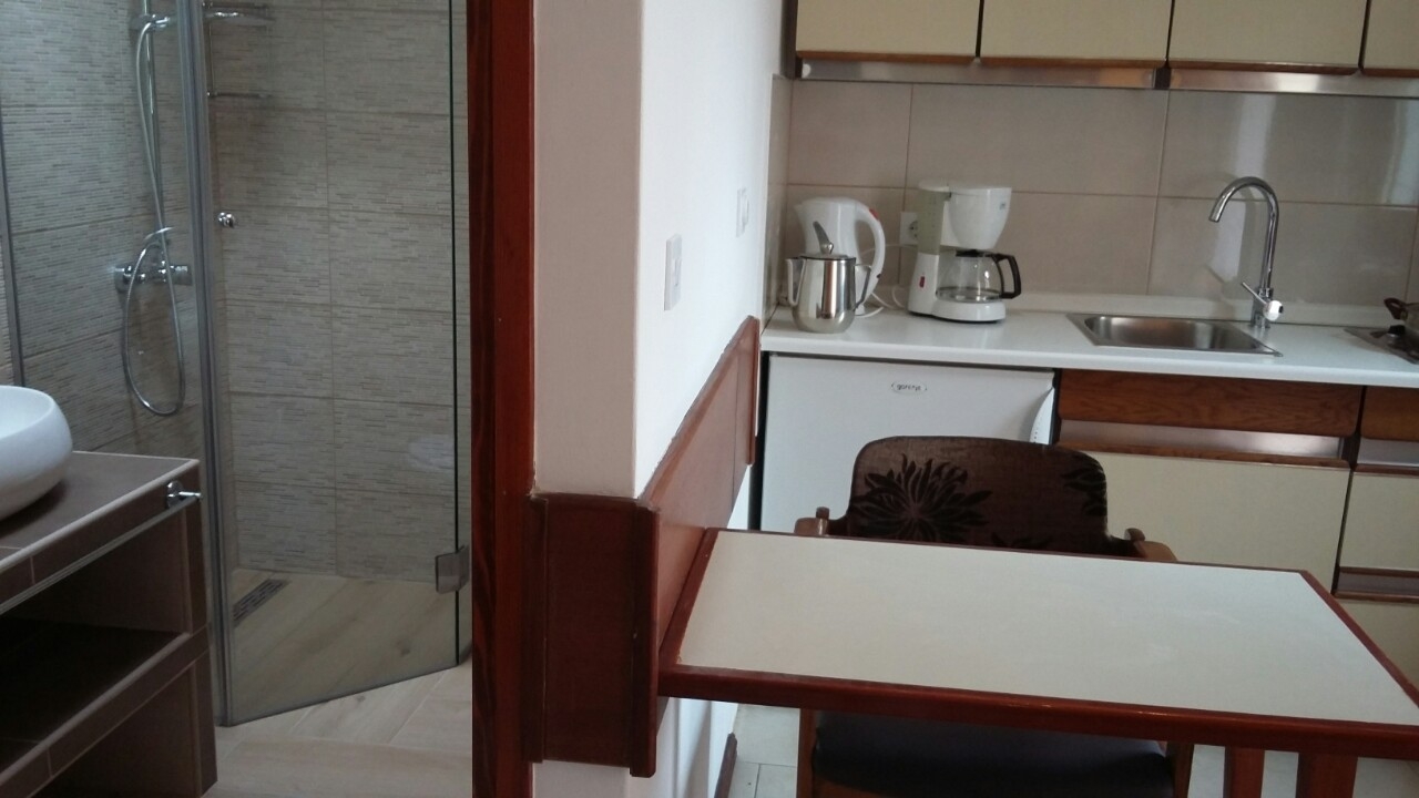 One bedroom apartment with terrace and sea view Palit, Rab (A-15794-b) One bedroom apartment with terrace and sea view Palit, Rab (A-15794-b)
