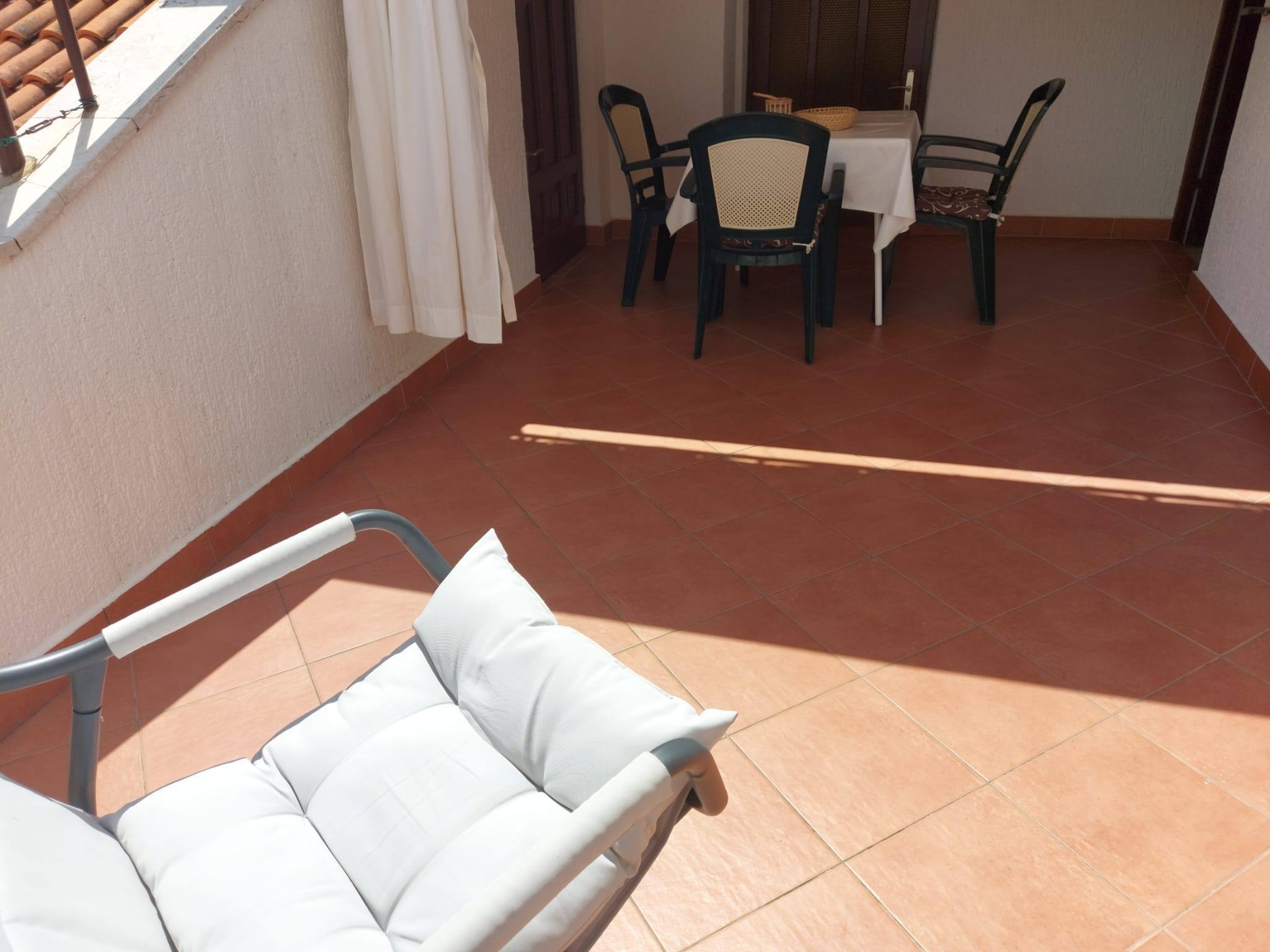 One bedroom apartment with terrace and sea view Palit, Rab  A-b