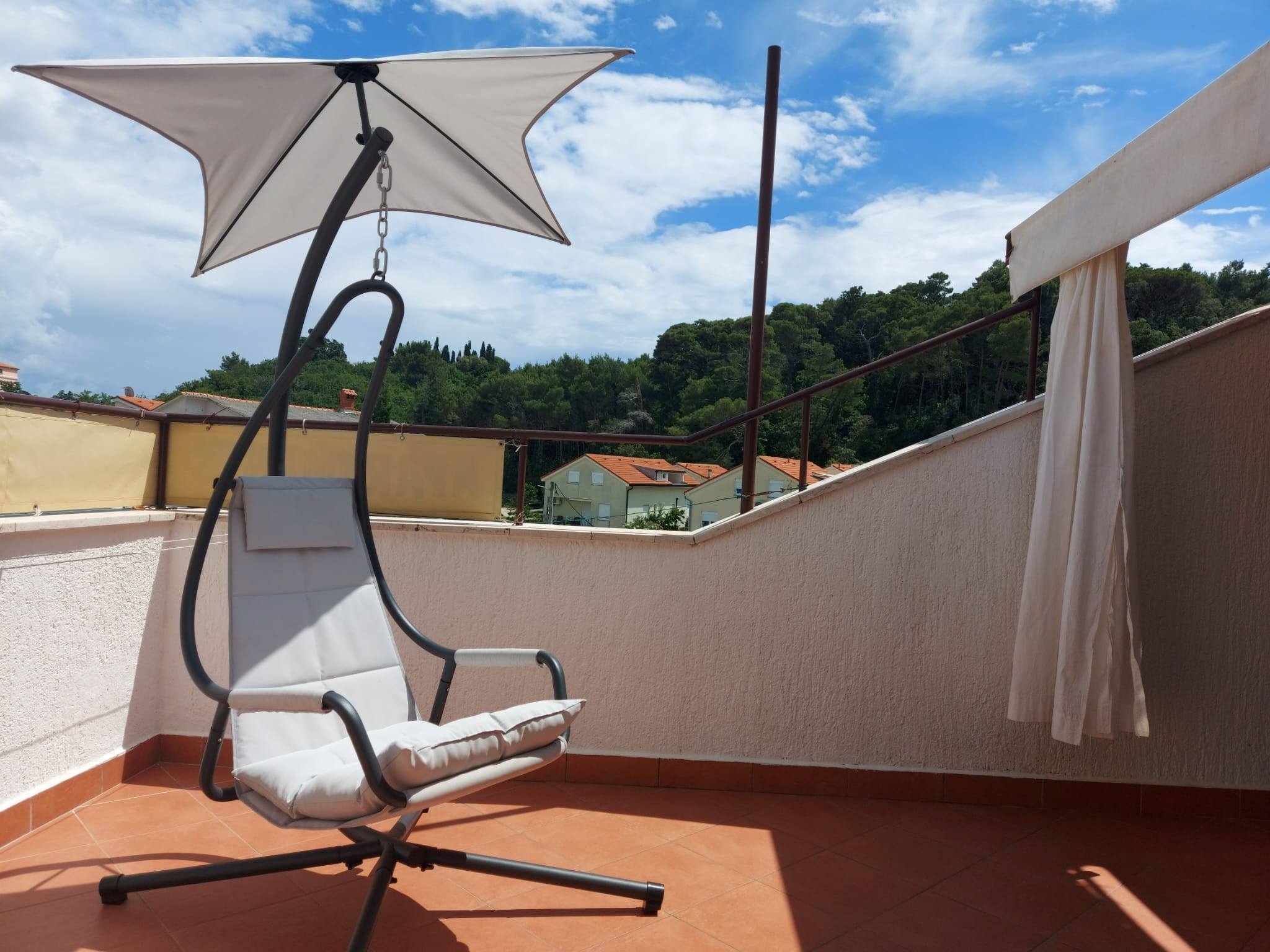 One bedroom apartment with terrace and sea view Palit, Rab  A-b