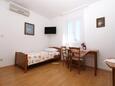 Blagovaonica Kaštel Štafilić, Blagovaonica u smještaju tipa studio-apartment, dostupna klima i WiFi.