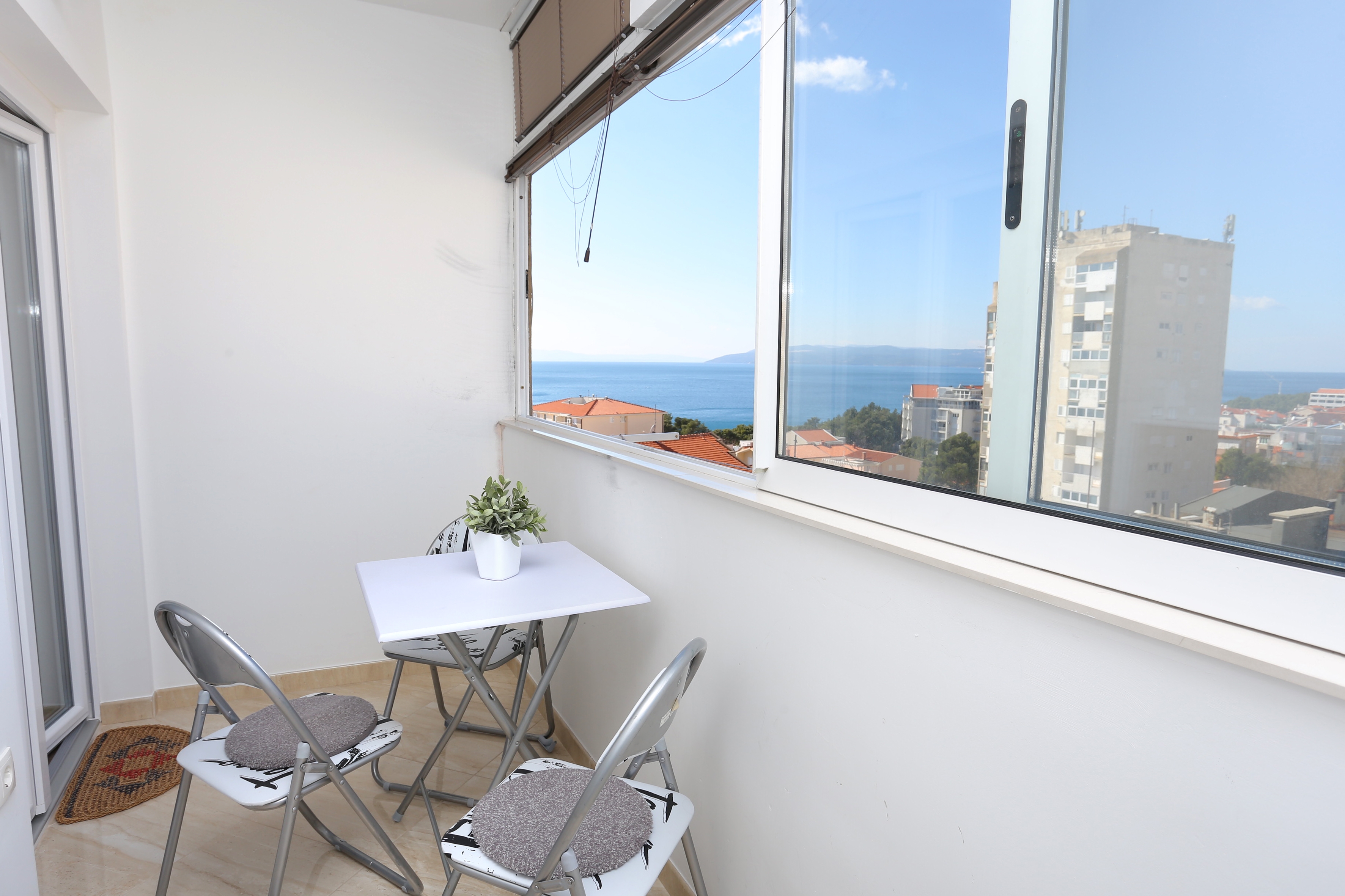 One bedroom apartment with terrace and sea view Makarska  A-a