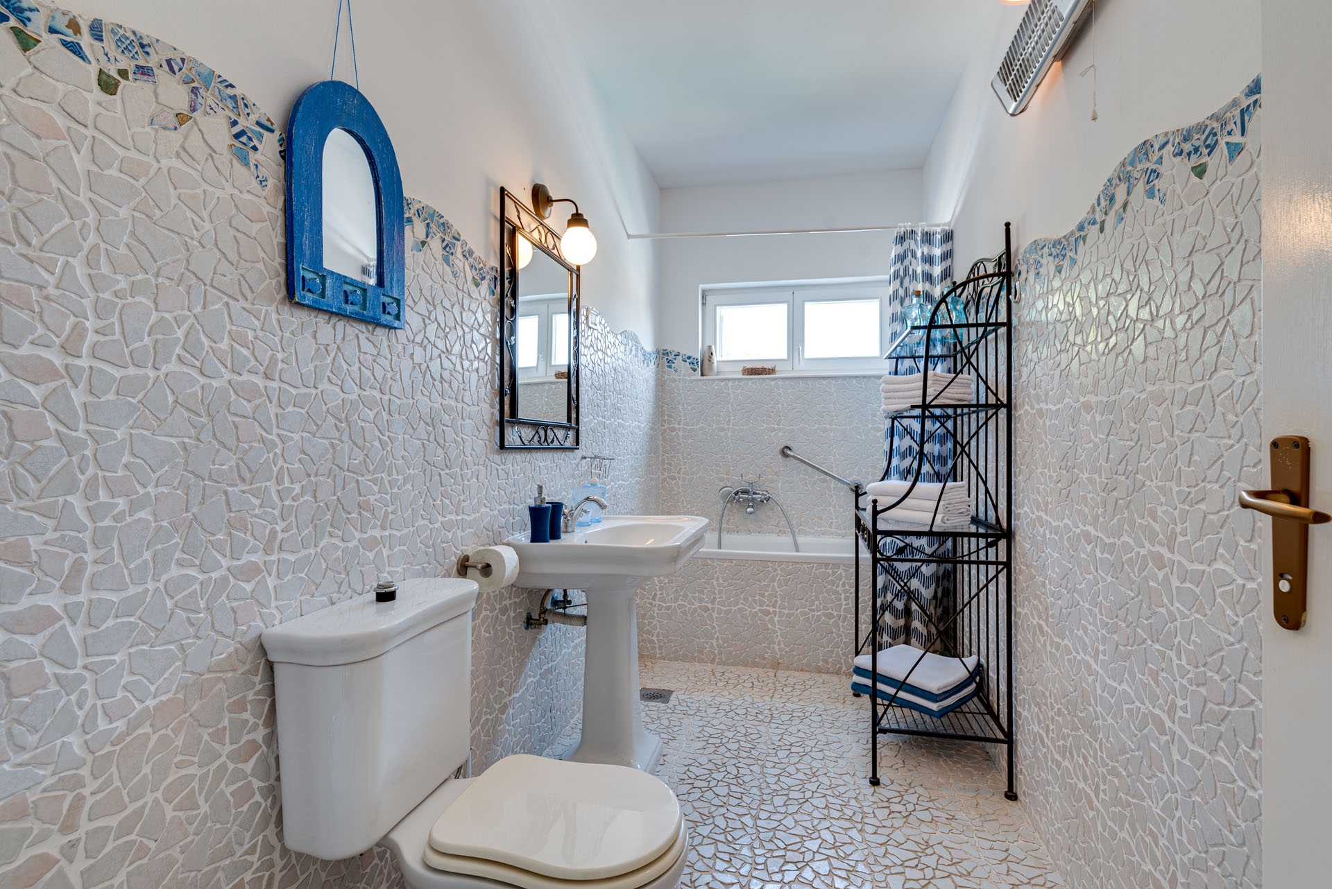 Comfortable and spacious house with terrace and sea view Pasadur, Lastovo  K
