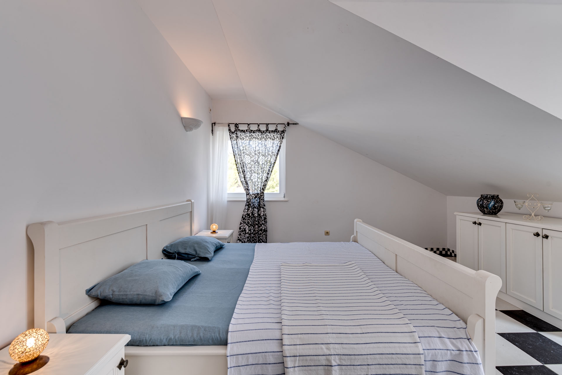 Comfortable and spacious house with terrace and sea view Pasadur, Lastovo  K