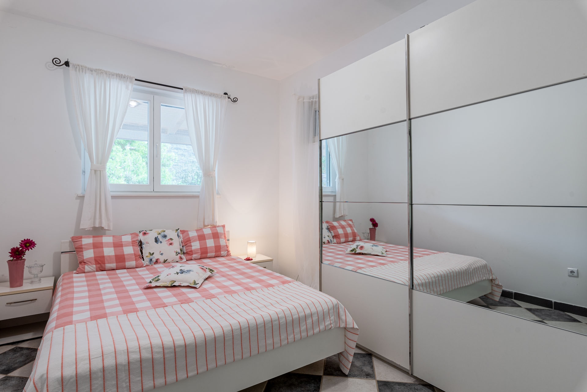 Comfortable and spacious house with terrace and sea view Pasadur, Lastovo  K