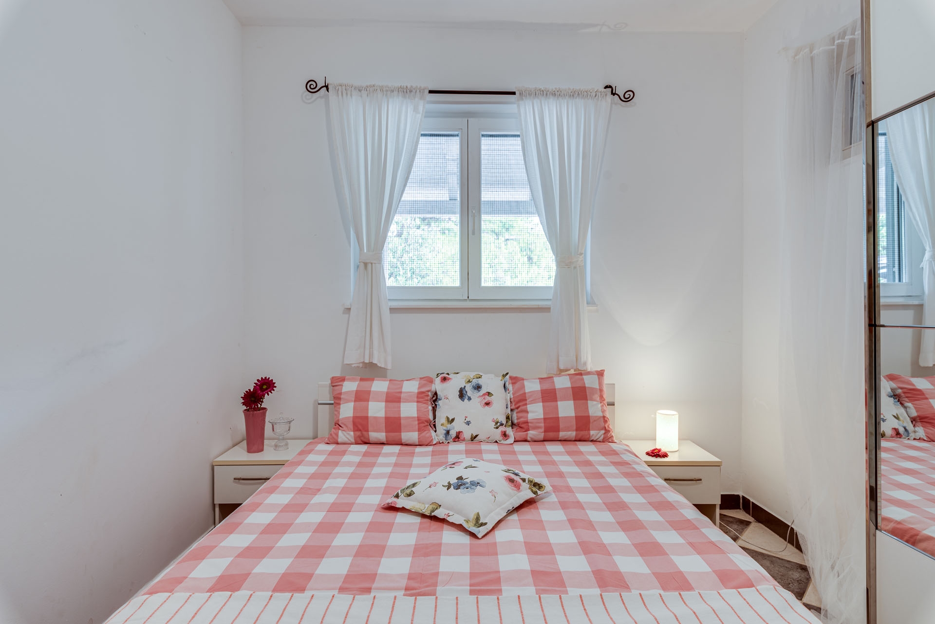 Comfortable and spacious house with terrace and sea view Pasadur, Lastovo  K