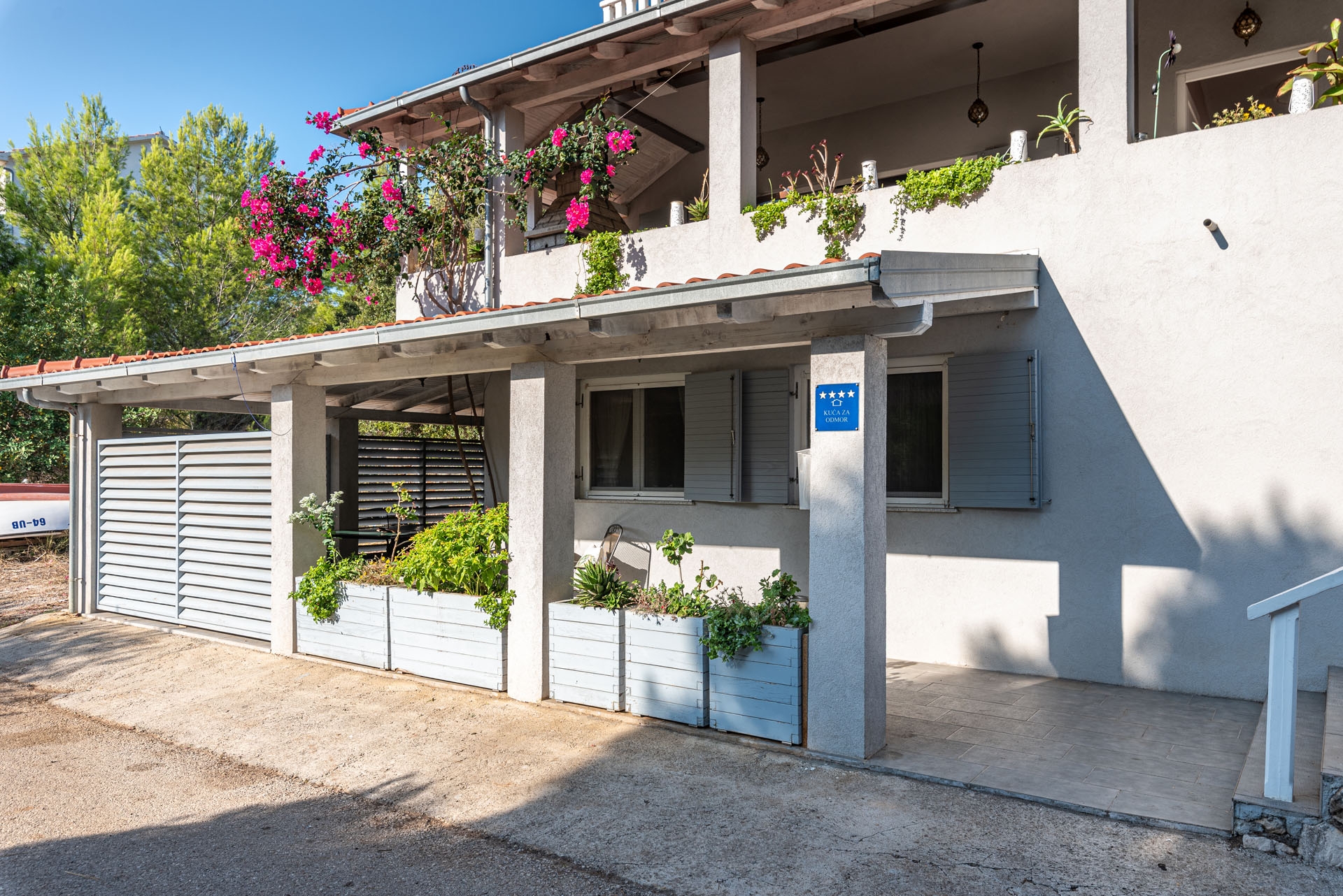 Comfortable and spacious house with terrace and sea view Pasadur, Lastovo  K