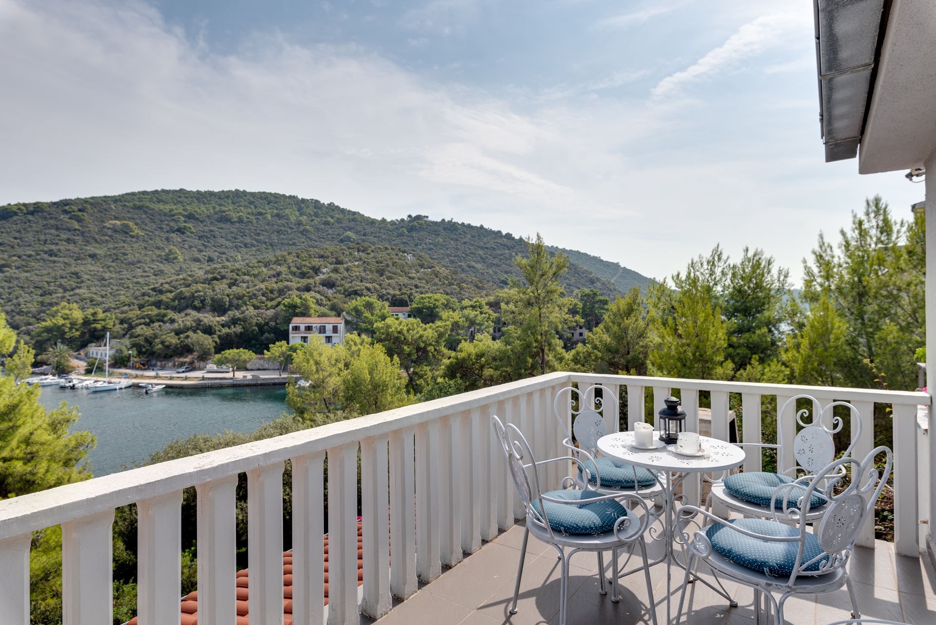 Comfortable and spacious house with terrace and sea view Pasadur, Lastovo  K