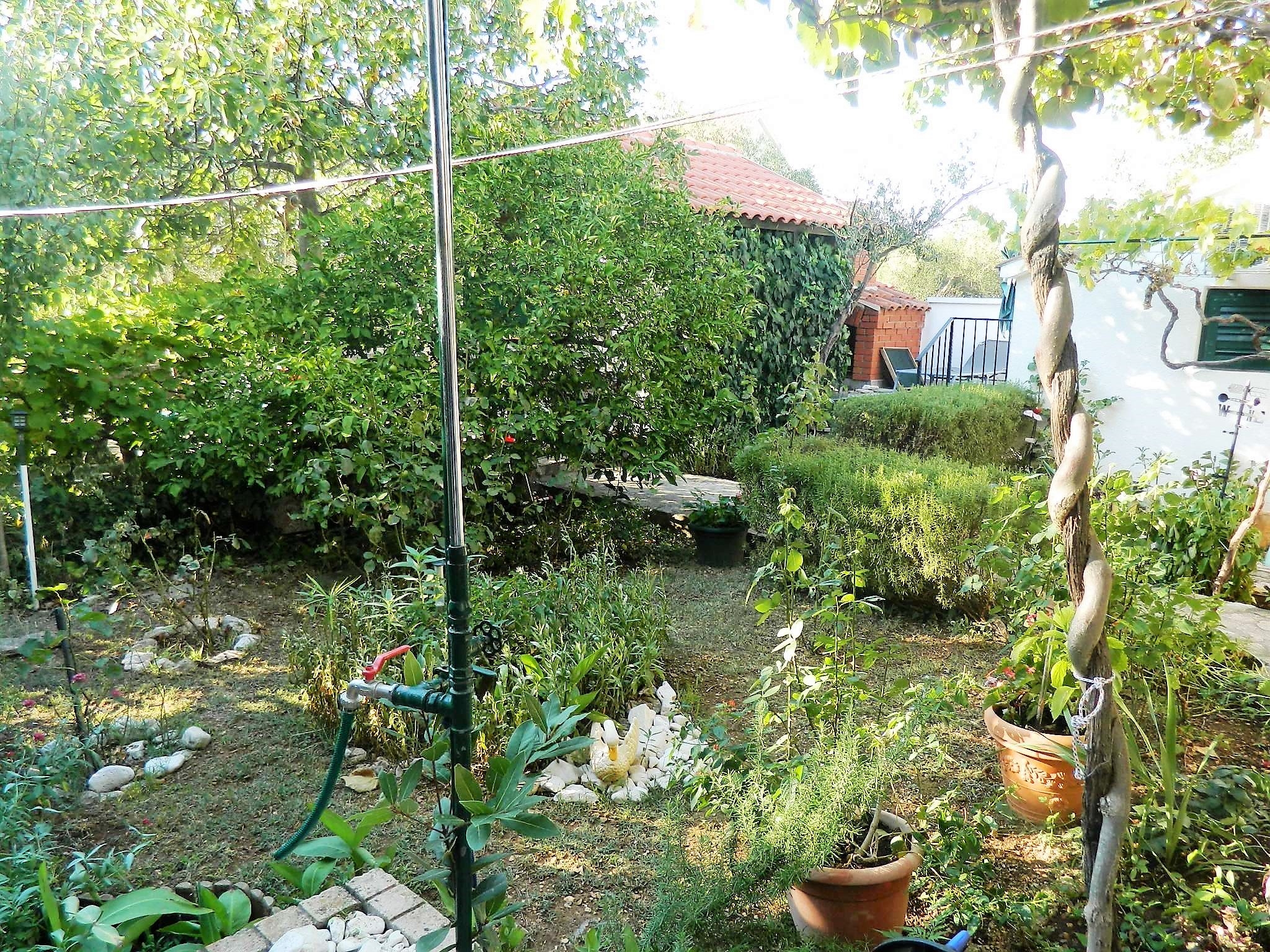 Two bedroom apartment with terrace Rogoznica  A-b