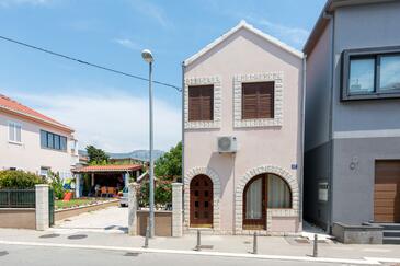 Kaštel Stari, Kaštela, Szálláshely 15894 - Apartmanok a tenger közelében kavicsos stranddal.