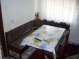 Tisno, Dining room in the apartment, air condition available, (pet friendly) and WiFi.