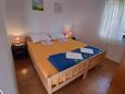Ložnice 1 Njivice, Ložnice 1 v ubytování typu apartment, domácí mazlíčci povoleni a WiFi.