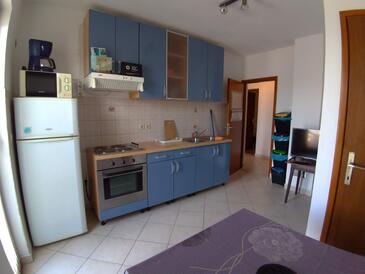 Njivice, Kitchen in the apartment, (pet friendly) and WiFi.