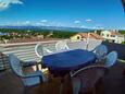 Njivice, Terrace in the apartment, with a sea view, (pet friendly) and WiFi.