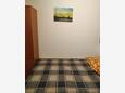 Njivice, Bedroom in the studio-apartment, air condition available, (pet friendly) and WiFi.