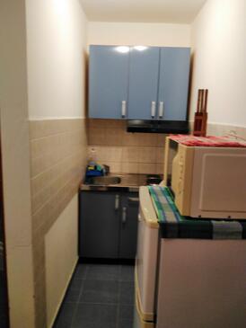 Njivice, Kitchen in the studio-apartment, (pet friendly) and WiFi.