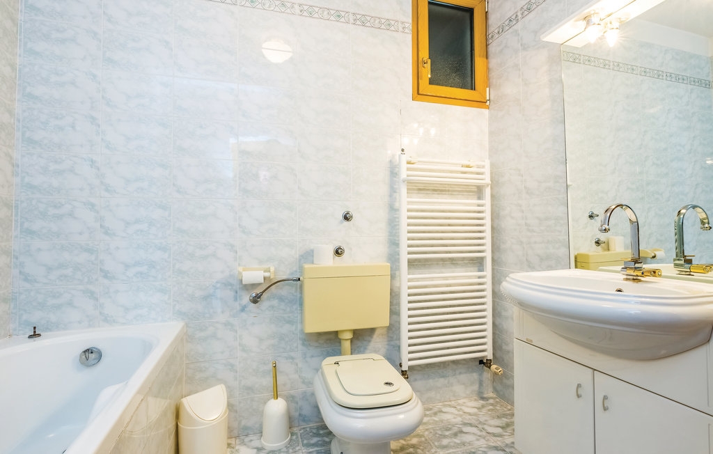 Three bedroom apartment with terrace and sea view Novi Vinodolski  A-a
