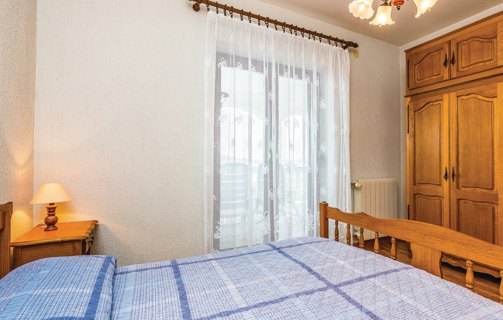 Three bedroom apartment with terrace and sea view Novi Vinodolski  A-a