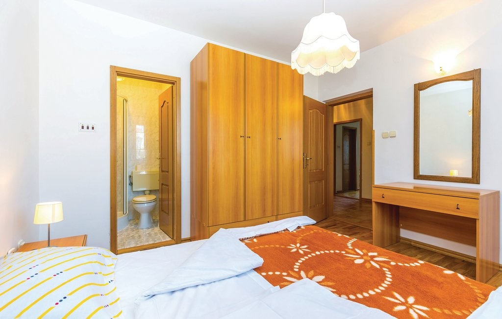 Three bedroom apartment with terrace and sea view Novi Vinodolski  A-a