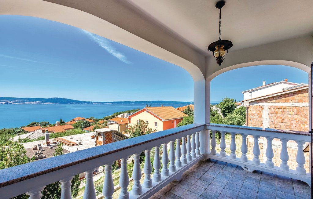 Three bedroom apartment with terrace and sea view Novi Vinodolski  A-a