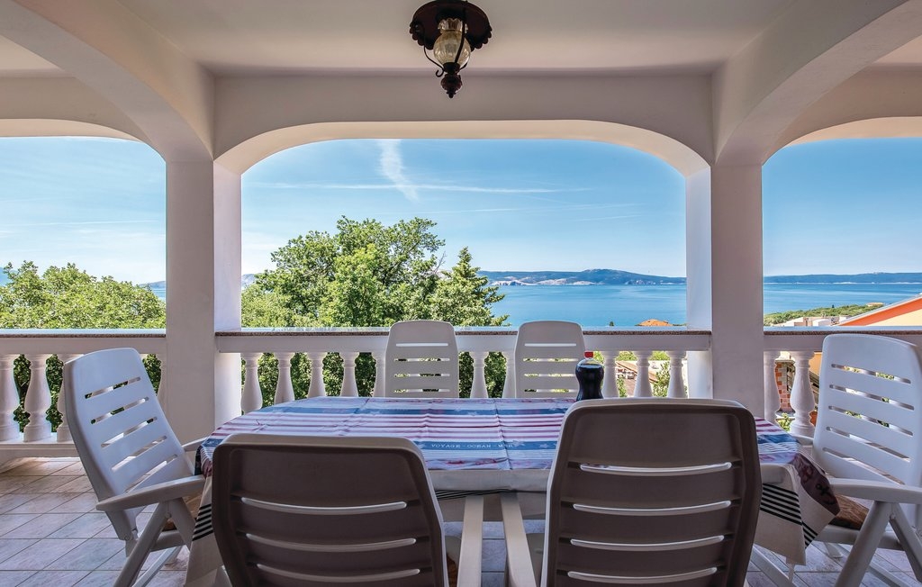 Three bedroom apartment with terrace and sea view Novi Vinodolski  A-a