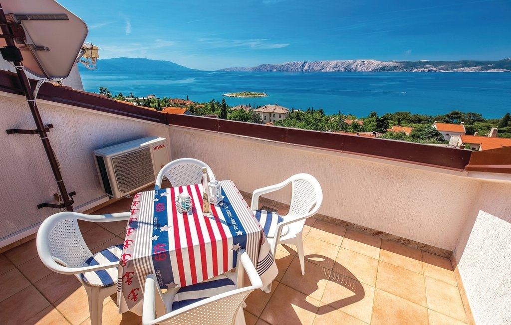 Two bedroom apartment with terrace and sea view Novi Vinodolski (A-15946-b)