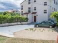 Podstrana, Split, Parking 15963 - Apartamenty przy morzu ze żwirową plażą.