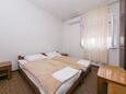 Ložnice Gradac, Ložnice v ubytování typu room, s klimatizací a WiFi.