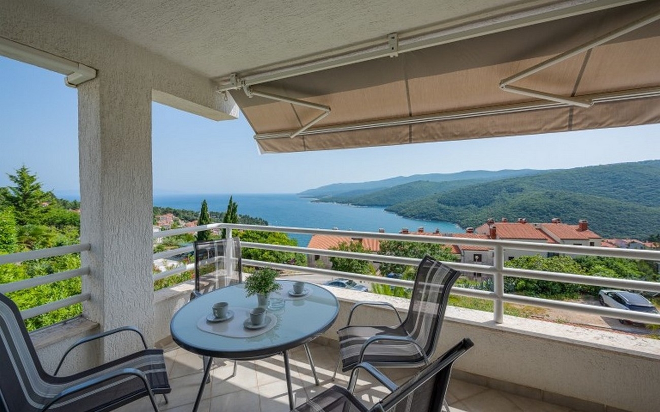 One bedroom apartment with terrace and sea view Rabac, Labin  A-b
