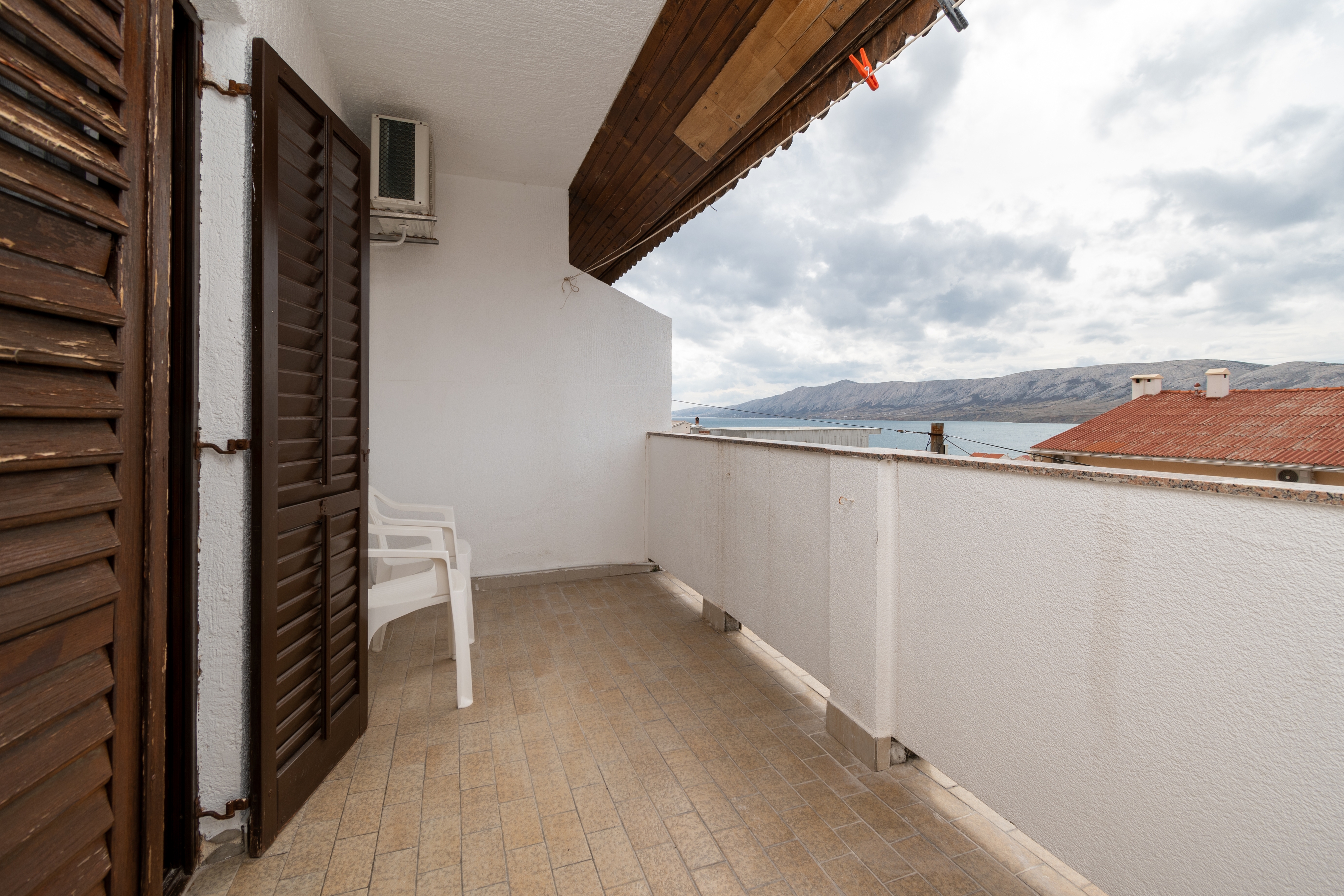 Room with balcony and sea view Zubovići, Pag  S-a