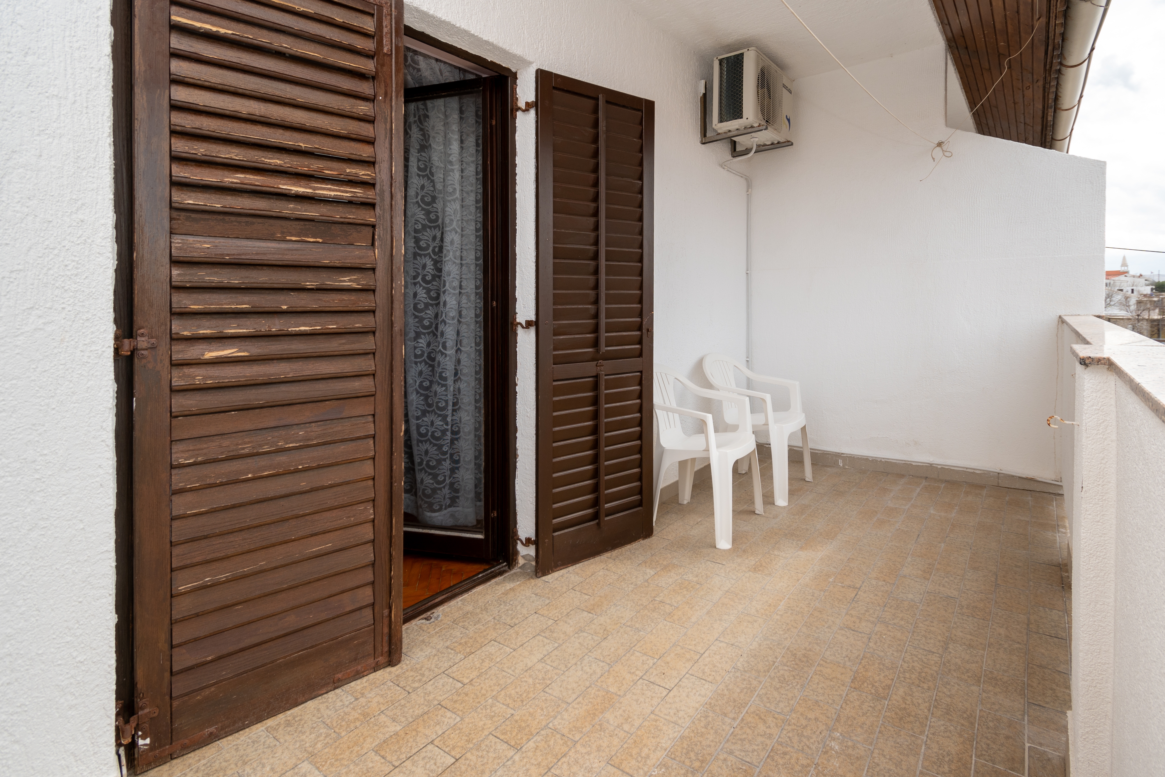Room with balcony and sea view Zubovići, Pag  S-a