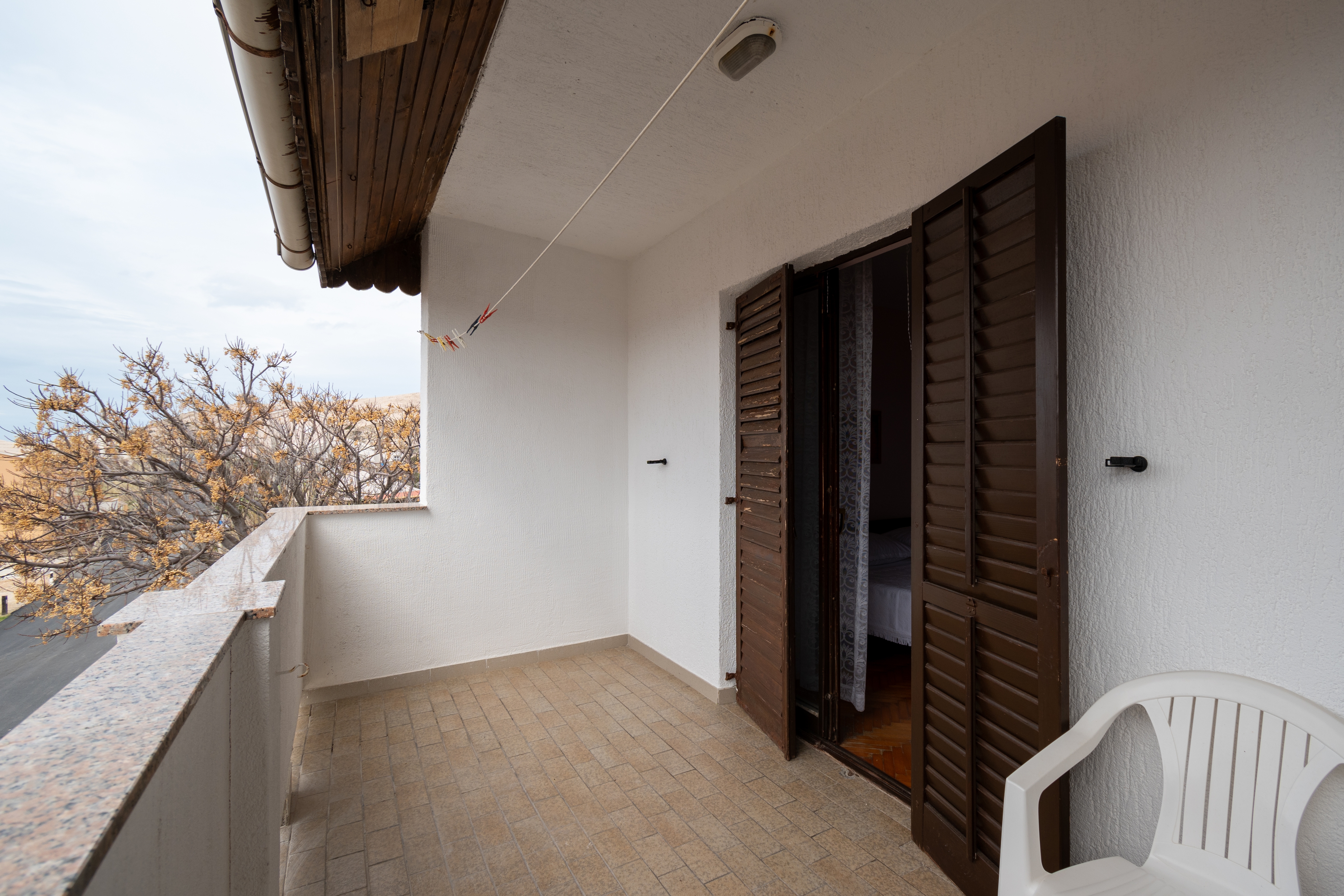 Room with balcony and sea view Zubovići, Pag  S-a