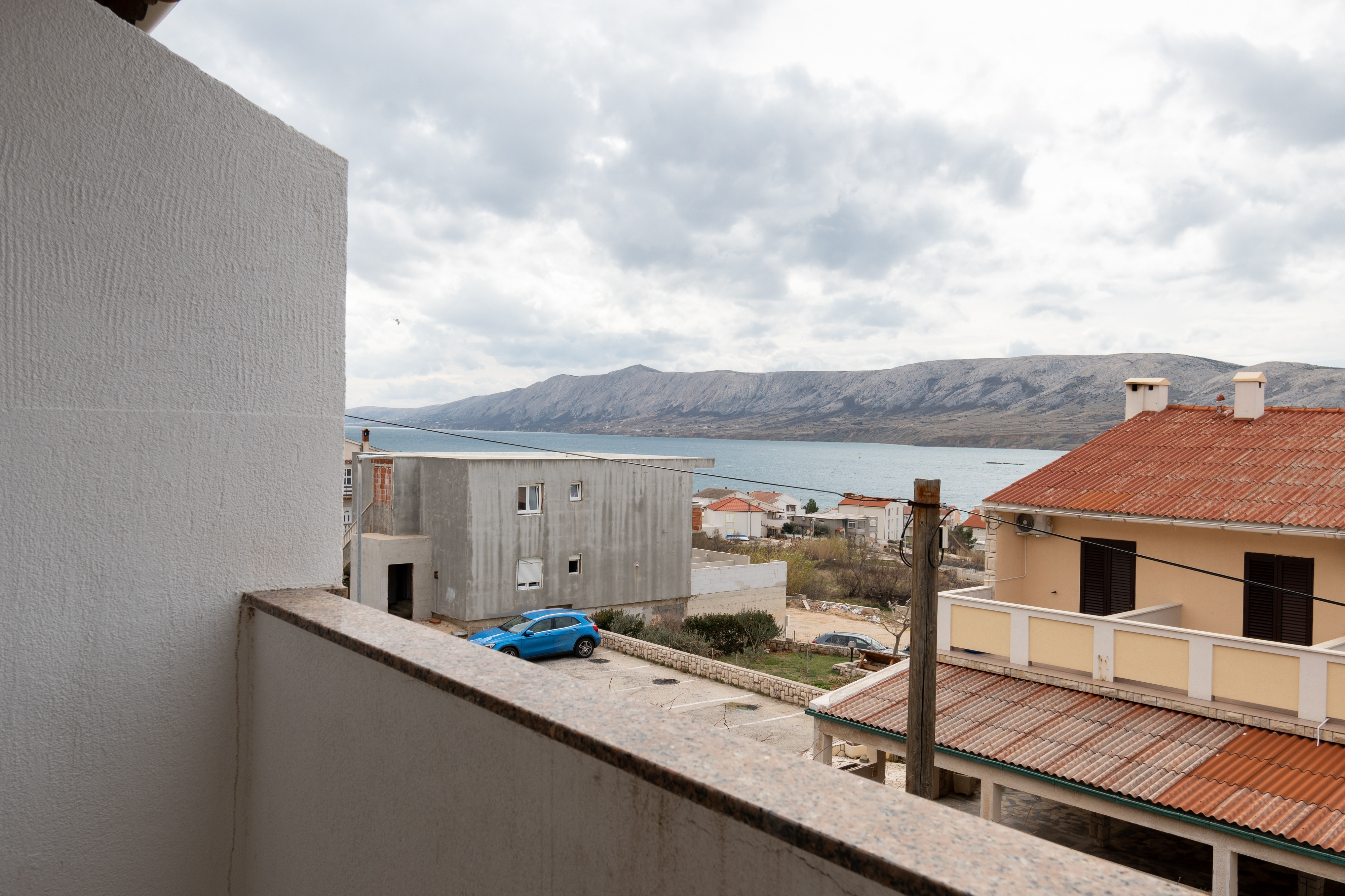 Room with balcony and sea view Zubovići, Pag  S-a