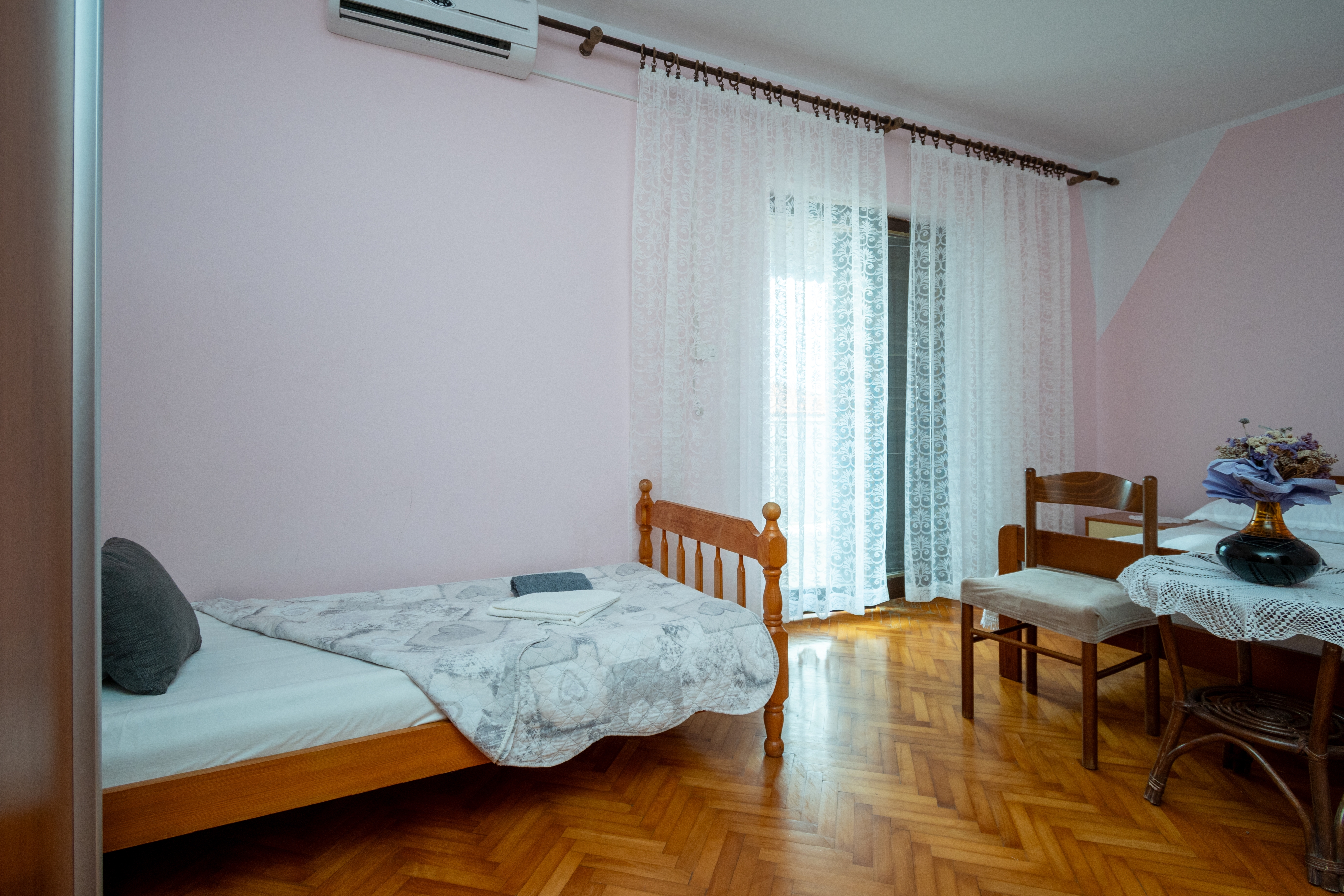 Room with balcony and sea view Zubovići, Pag  S-a