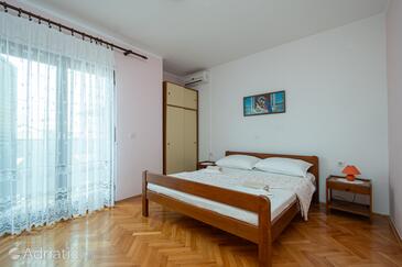 Zubovići, Bedroom in the room, air condition available and WiFi.