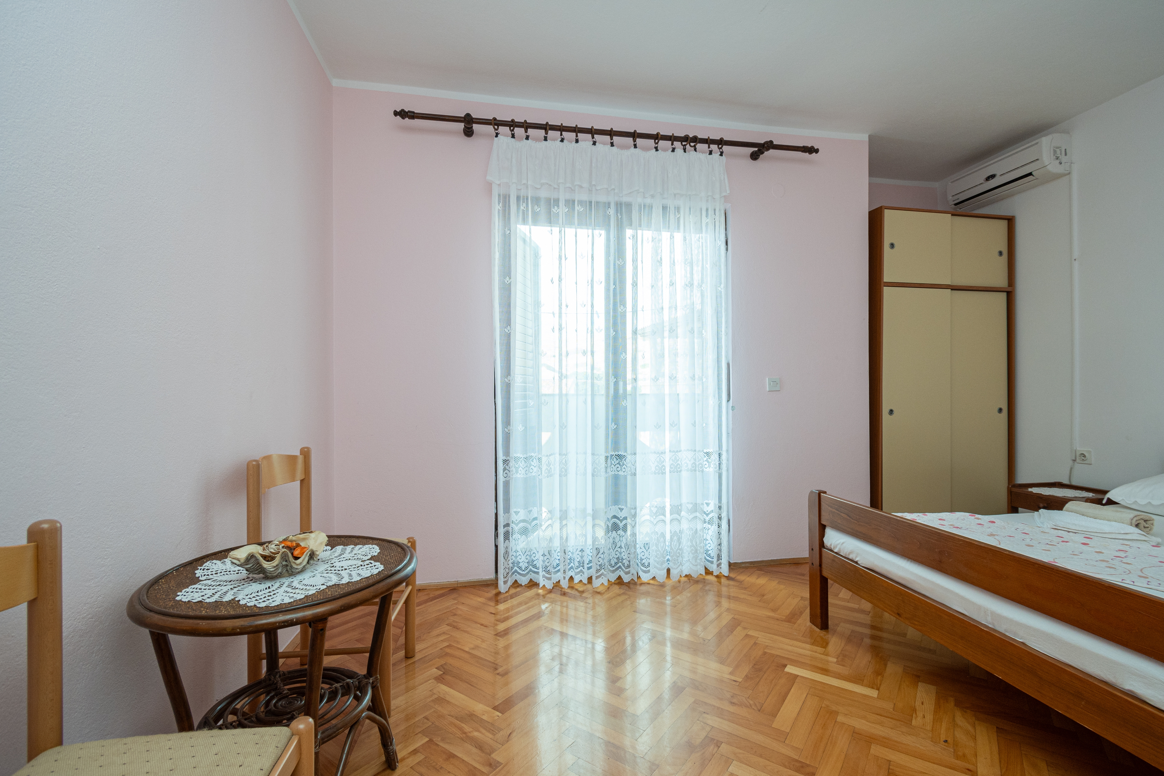 Room with balcony Zubovići, Pag  S-b