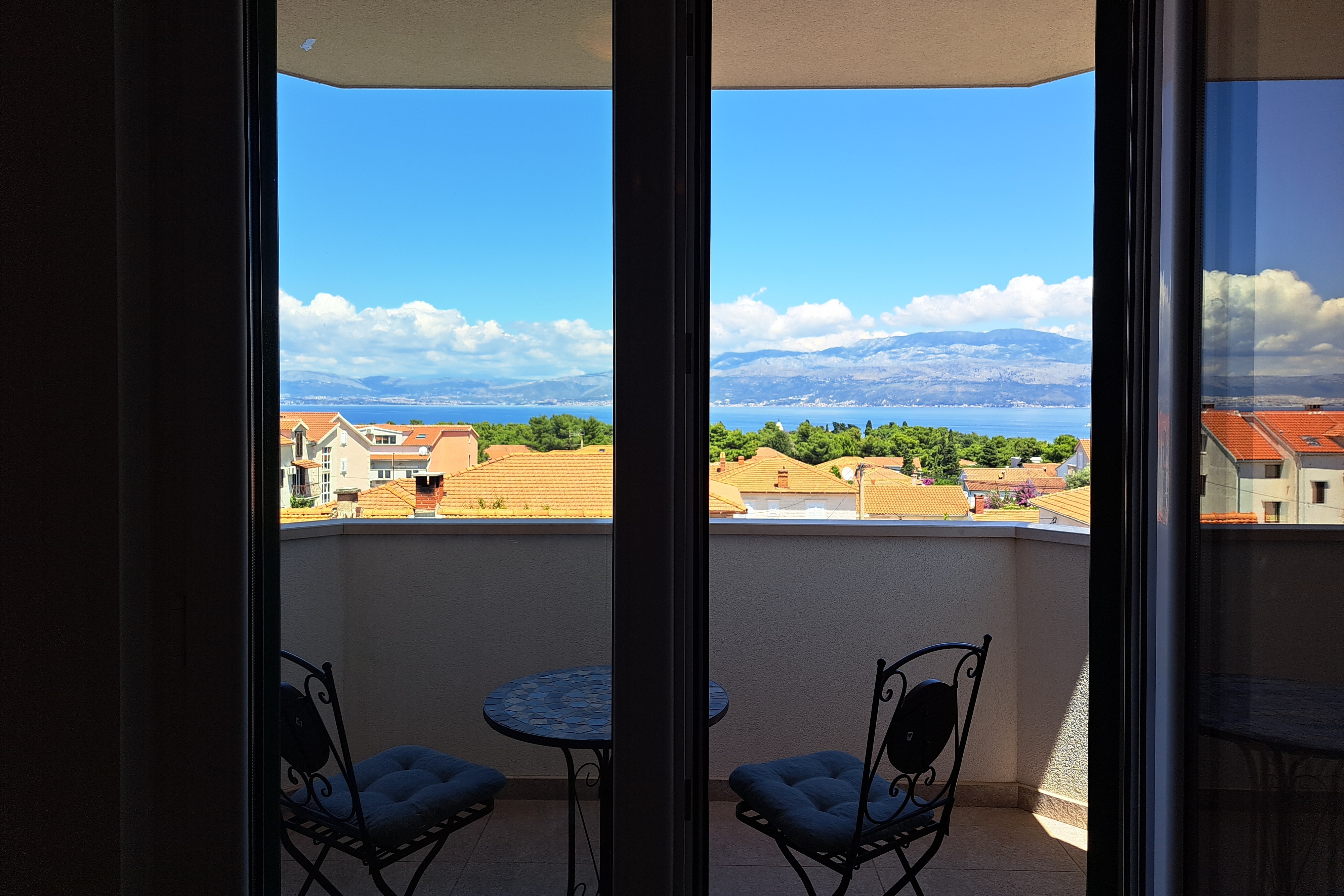 Two bedroom apartment with balcony and sea view Supetar, Brač  A-a