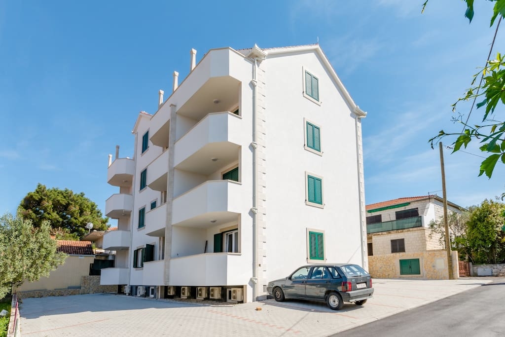 Two bedroom apartment with balcony and sea view Supetar, Brač (A-16130-a)