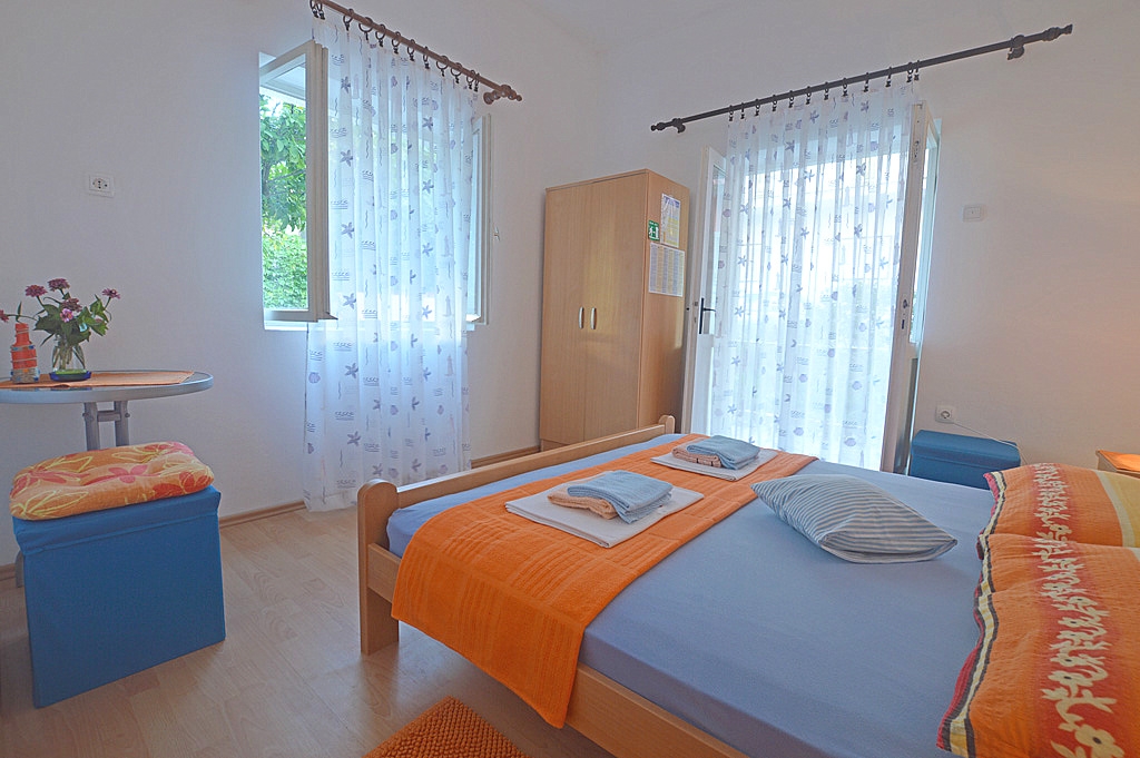 Soba S klimo Podaca, Makarska  S-b