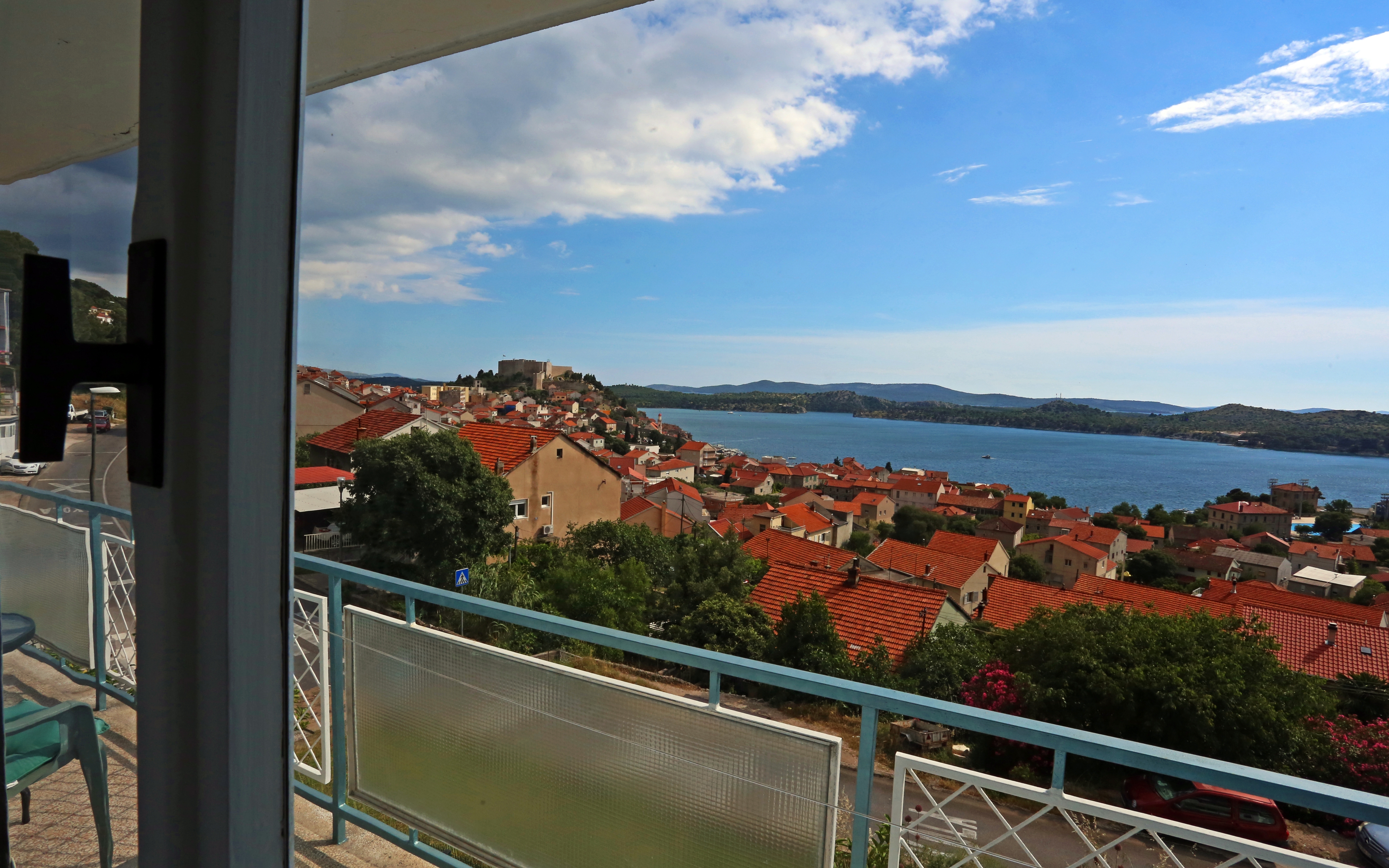Three bedroom apartment with terrace and sea view Šibenik  A-a