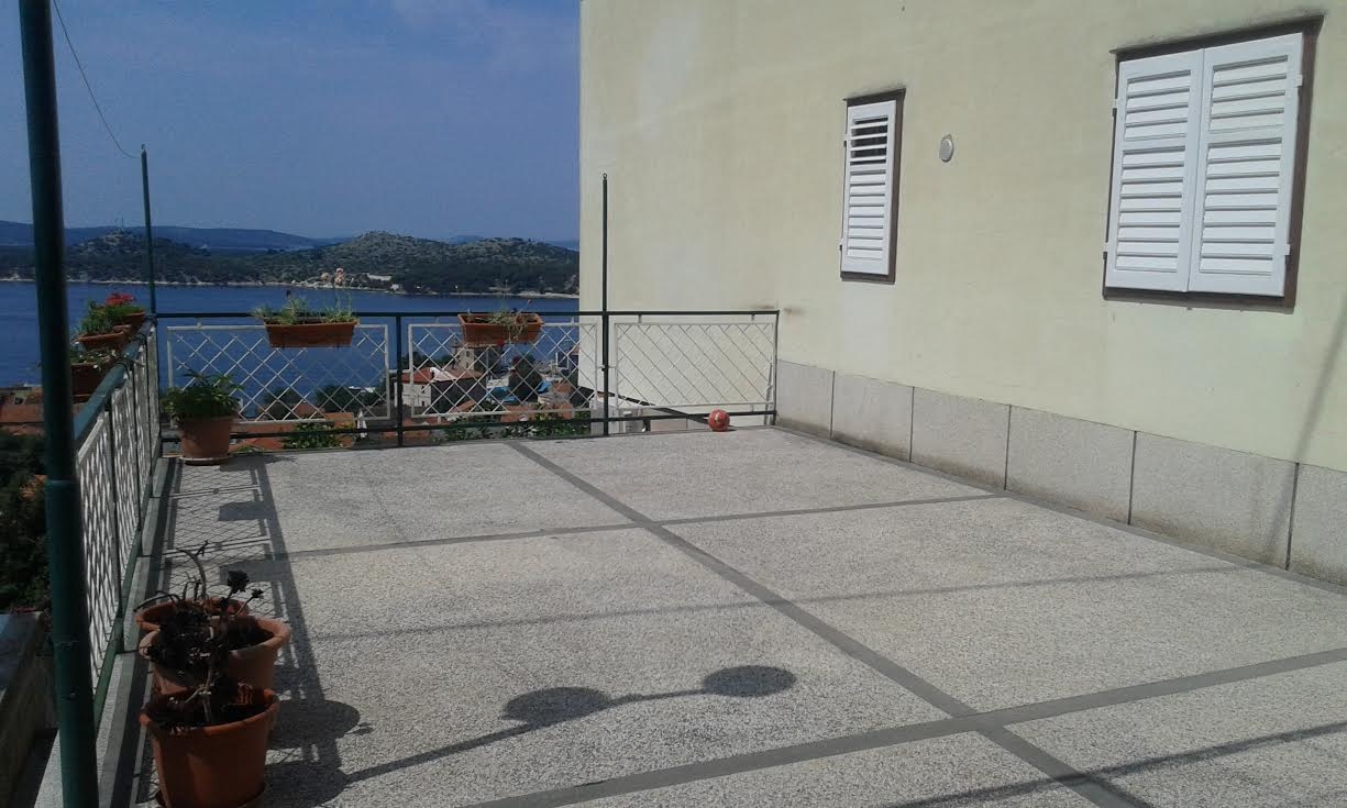 Three bedroom apartment with terrace and sea view Šibenik  A-a