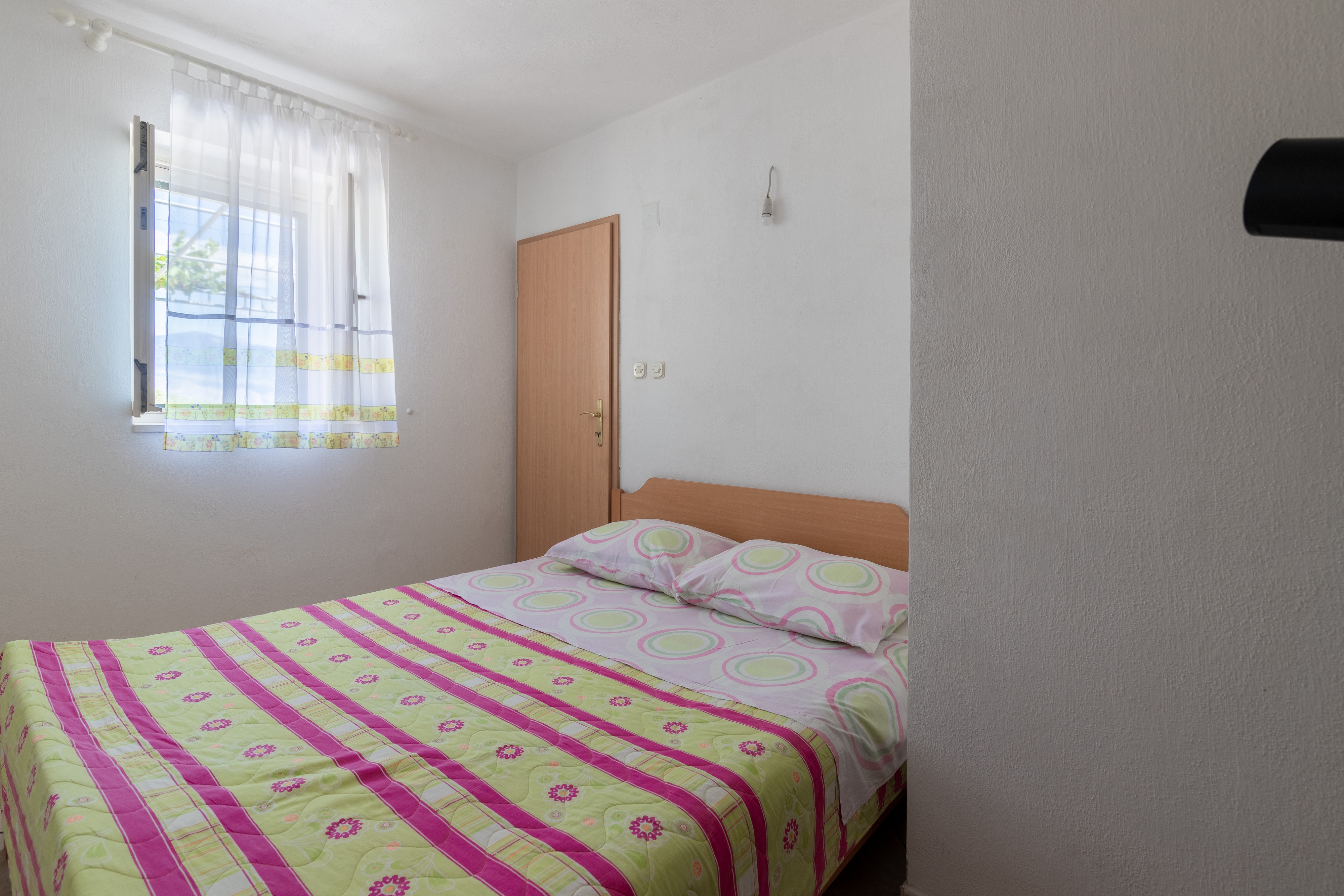 One bedroom house with terrace and sea view Cove Vela Lozna, Brač  K