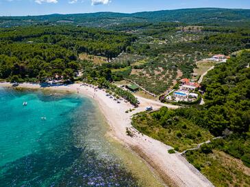 Objekt Mirca, Brač, Objekt 16183 - Počitniška hiša v bližini morja s prodnato plažo.