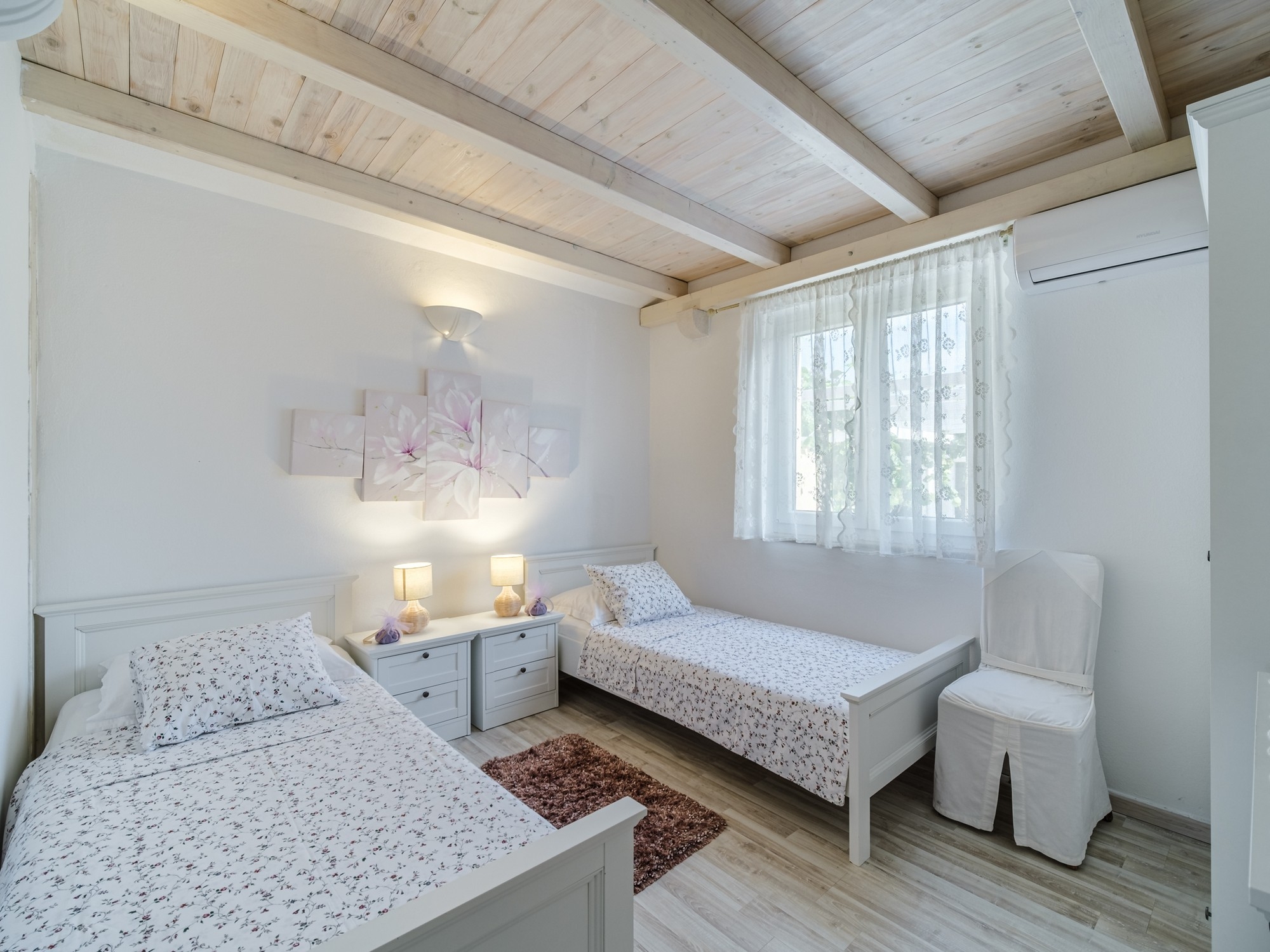 Four bedroom house near beach Mirca, Brač  K