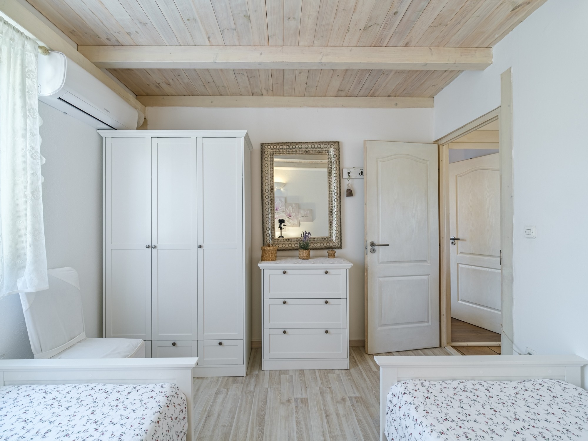 Four bedroom house near beach Mirca, Brač  K
