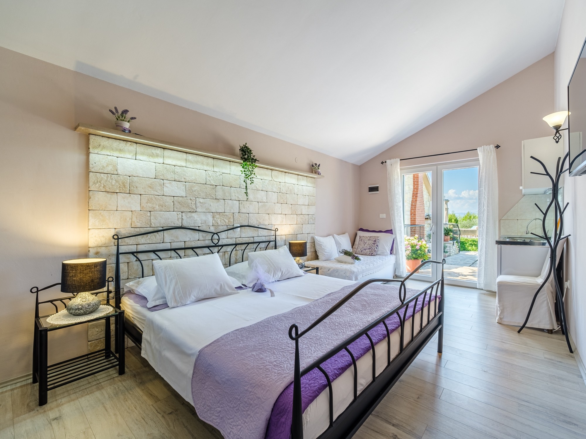 Four bedroom house near beach Mirca, Brač  K