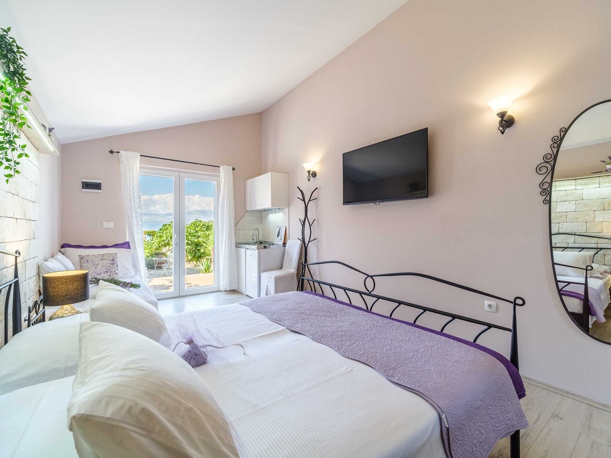 Four bedroom house near beach Mirca, Brač  K