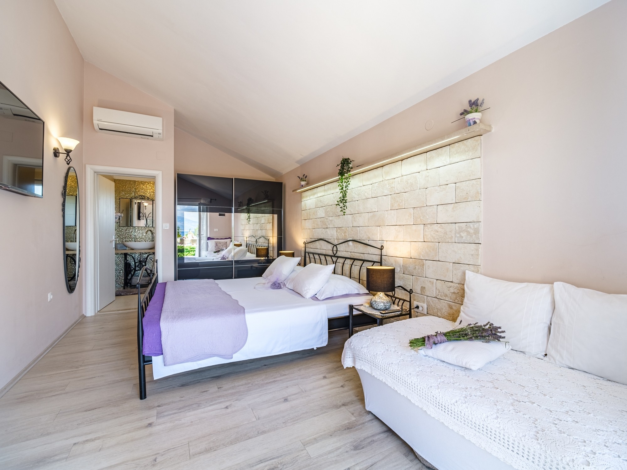 Four bedroom house near beach Mirca, Brač  K