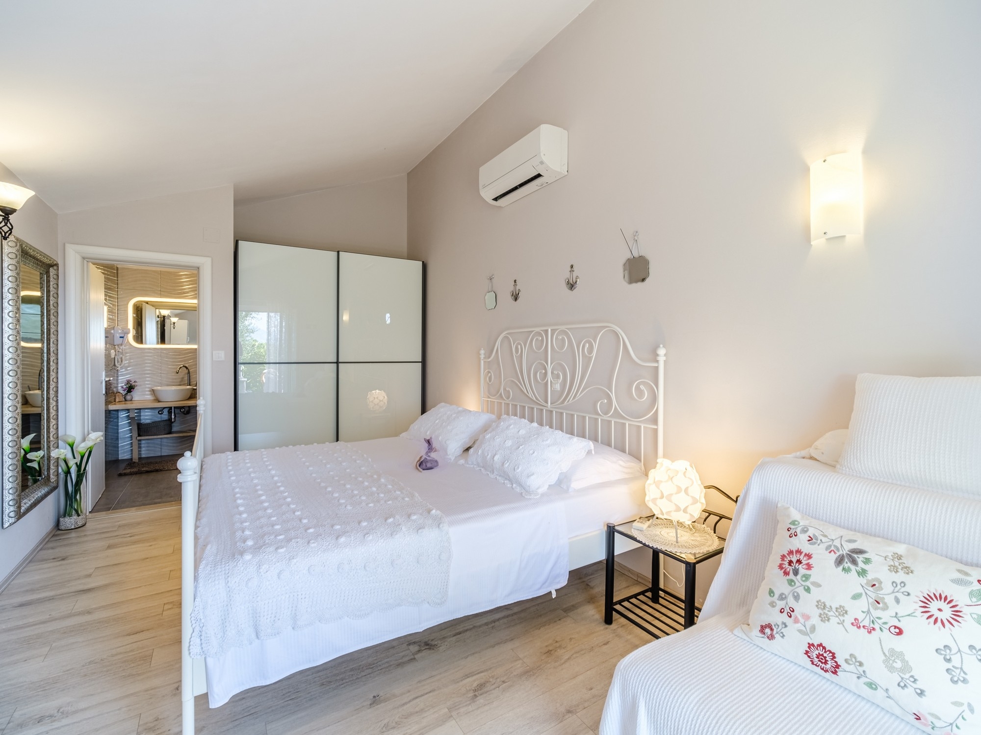 Four bedroom house near beach Mirca, Brač  K