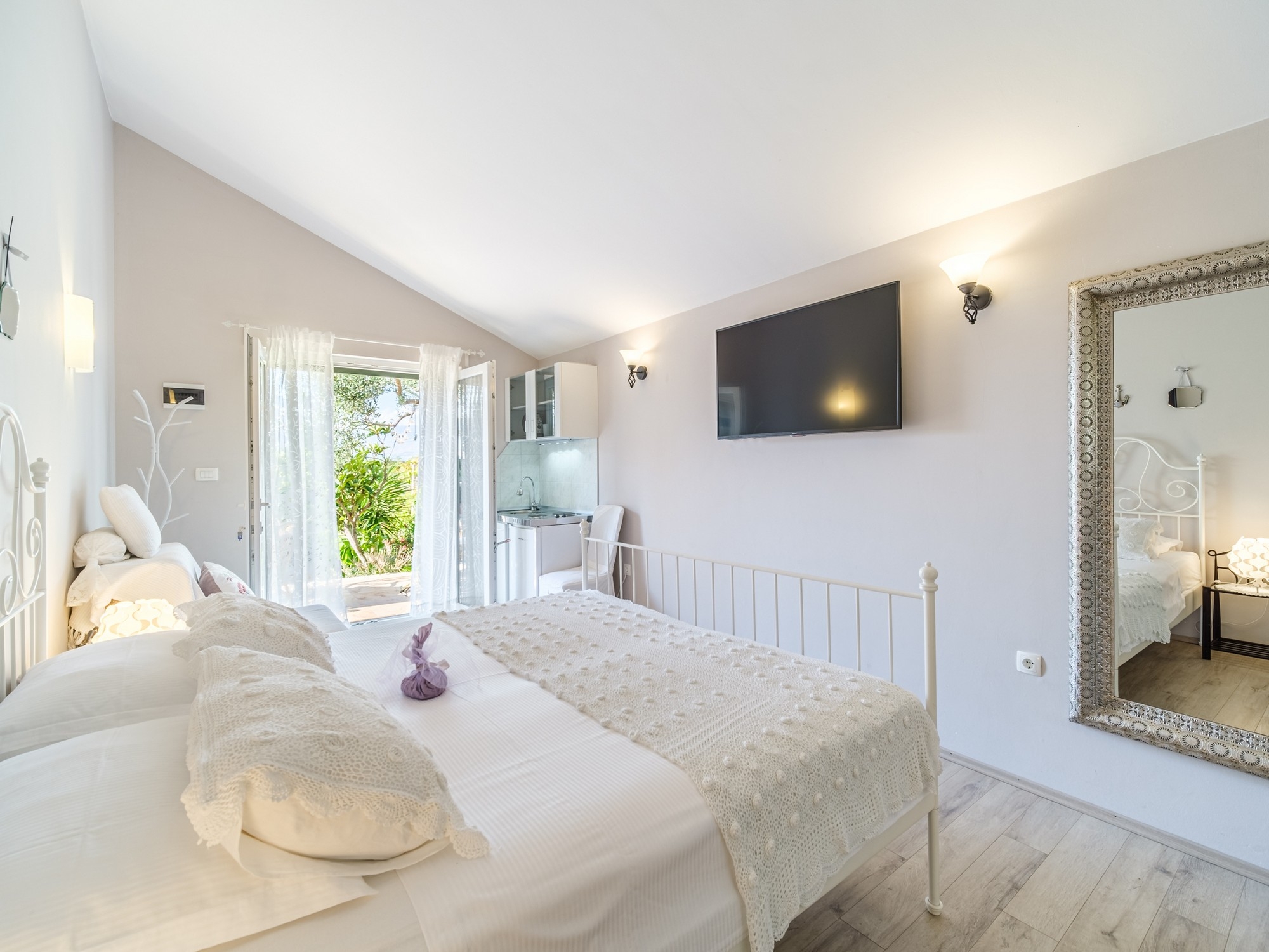 Four bedroom house near beach Mirca, Brač  K