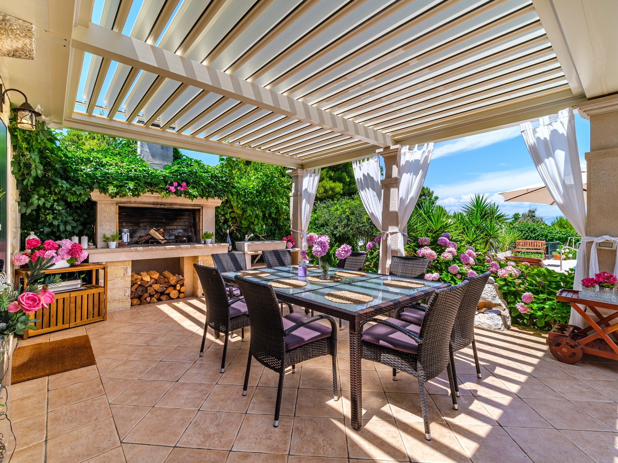 Four bedroom house near beach Mirca, Brač  K